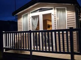 Caravan - Sleeps 4 - Garden - Parking