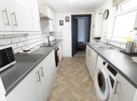 Central 2-BR Middlesbrough | Walk to Station & Uni