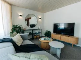 Grand Host Central Suite 1 -120 sqm Free Parking & near Congress Centre