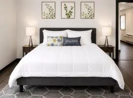 Spacious Private Queen Studio Near Downtown