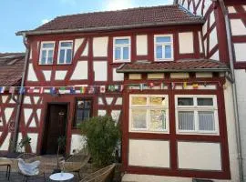 Idylisches altes Fachwerkhaus mit historischem Hof