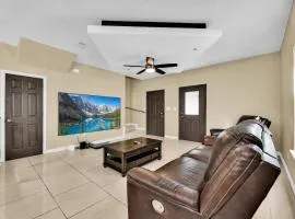 Relax & Enjoy In Our Spacious Townhome Getaway A