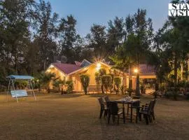 StayVista at Solitude in the Woods- Cozy 4BR Villa in Delhi with Lawn Bonfire