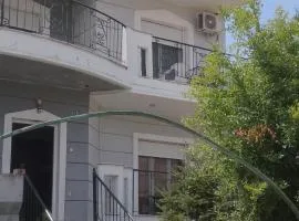 ΚΑΡΔΙΤΣΑ Group 8 Oικογενειακο