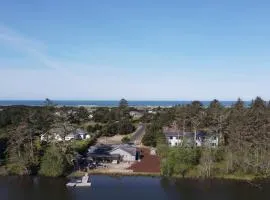 Gearhart Lakefront Oasis
