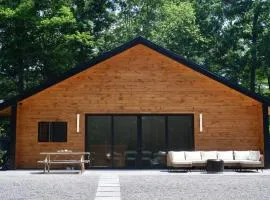 Cabin Yvonne Lux Scandi Design with Hot Tub