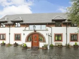 Manor House and Barn house for big group