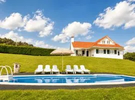 Espectacular casa con piscina y gran jardín