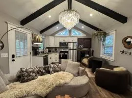 Soul Sister- Creek View, WiFi, Firepit, WiFi, Hiking, 4 mins to Natural Bridge
