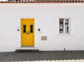 Yellow Door House, BBQ Patio, Odeceixe Centre