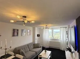 Apartment Sleeps 2 with Free Parking