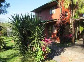 Casa de huéspedes cochera cubierta