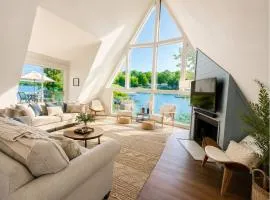 Highline Hideaway 3 Bedand 2.5 bath Lakefront Home