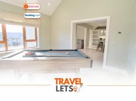 Deluxe 4 Bedroom New Build with Games Room & Private Garden By Travel Lets Holiday Homes Letterkenny