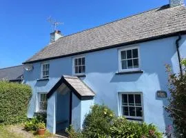 Family-friendly cottage - walk to stunning beach