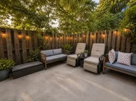 4BR Home with calif king bed Sleeps 10, Gym near Airport