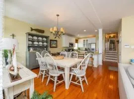 Spacious and Modern 4BR 3BA Gold Coast Condo Flat