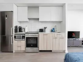 Executive Studio w Balcony Steps to Eaton Centre