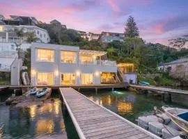 The Oatley Waterfront Stay with Jetty & River Views