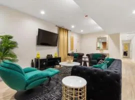 Modern 3BR Apt Near United Center