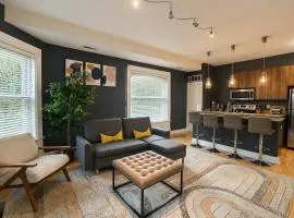 King 1BR Opposite SLU Hospital Balcony Parking