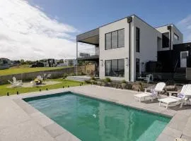 The Bay View San Remo by Ready Set Stay- BYO LINEN & TOWELS