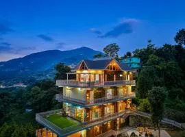 ELIVAAS Signature Secret Escape Pet-friendly 2-BHK Retreat with Patio & Restro Near Ashwani Khad Waterfall