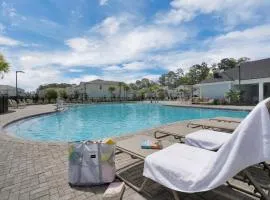 2BR Ensuite - Pool Gym - Near Beach - Lake View Patio - Jax n Historic St Aug