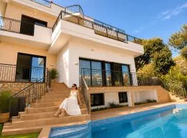 Villa de lujo con vistas al mar y piscina privada