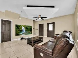 Relax & Enjoy In Our Spacious Townhome Getaway B