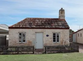 '1856' Patsy Ryan's Cottage - Walk to Main Street