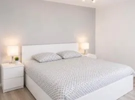 Cozy Apartment with Terrace & Free Parking