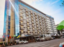 Hotel Résidence La Falaise, hotel di Douala