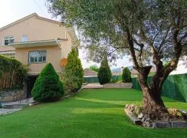 A Happy Place. Casa rural con piscina y barbacoa.