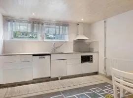 3 rooms with private kitchen & private bathroom 20B