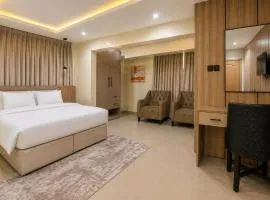 Citadel de Continental Hotel & Suites