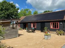 Pet Friendly 3-Bed Barn Sleeps 7 Parking & Garden