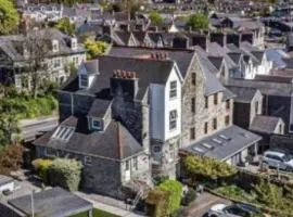 Stunning 1 bed annexe in a Victorian House