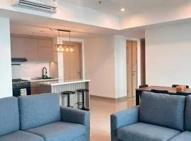 Hillcrest House with private elevator