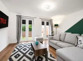 Large 3 bed Double Driveway Smart TVLong Stays