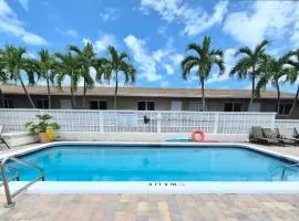 Charming Condo - Pool, Minutes to Beach