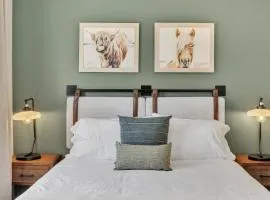 Single Bedroom - Queen Size. Heart of Downtown Vista