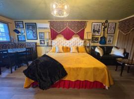 Historic Ziegler Inn and Suites with Whimsical Themed Rooms, hotel in New Bern