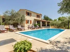 Villa Braidizza with Pool for 7 guests near Sea