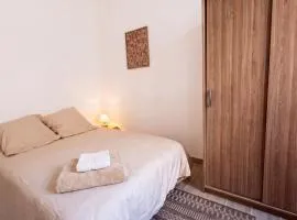 Studio et cour privée à 300m des Thermes
