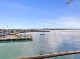 Spacious 3-Bed Waterfront Apartment