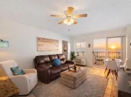Oceanfront Beach Condo, Pool, Gym, Fishing Surfing