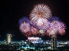 宜蘭頭城A Happy 享煙火節全景大陽台及24樓頂無邊際泳池 代辦騎馬 賞鯨 遊艇 私廚小吃等遊程