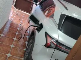 Cómoda y amplia casa cerca de 4 plazas 1 jardín 10 minutos de zona industrial 5 minutos del centro