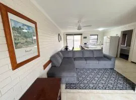 Cameo Court 1